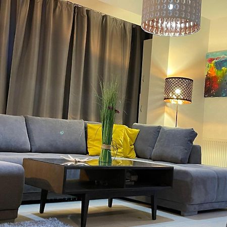 Apartment Happiness By Nicole Jutka, Visual Artist Olimp Eksteriør bilde