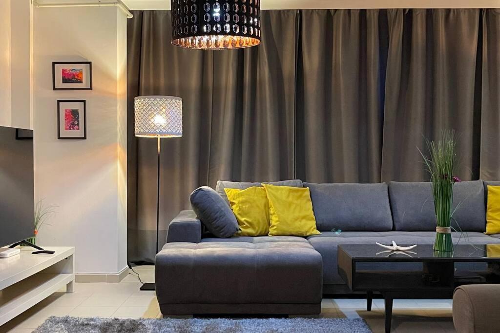 Apartment Happiness By Nicole Jutka, Visual Artist Olimp Eksteriør bilde