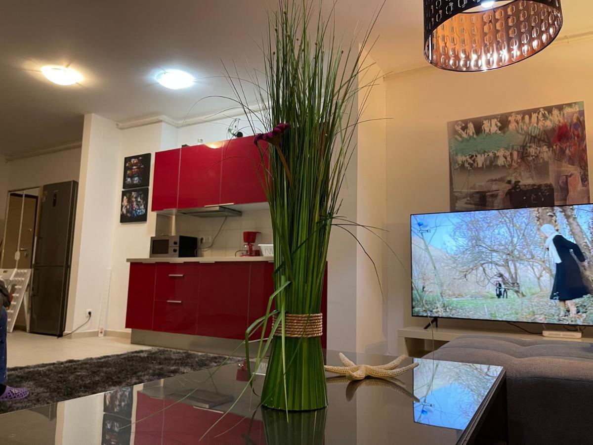 Apartment Happiness By Nicole Jutka, Visual Artist Olimp Eksteriør bilde