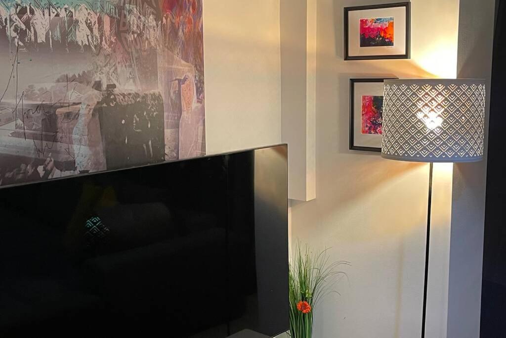Apartment Happiness By Nicole Jutka, Visual Artist Olimp Eksteriør bilde