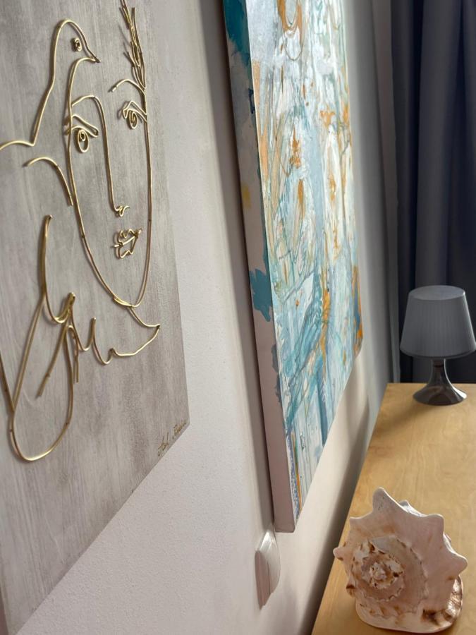 Apartment Happiness By Nicole Jutka, Visual Artist Olimp Eksteriør bilde