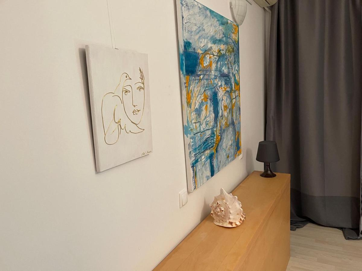 Apartment Happiness By Nicole Jutka, Visual Artist Olimp Eksteriør bilde