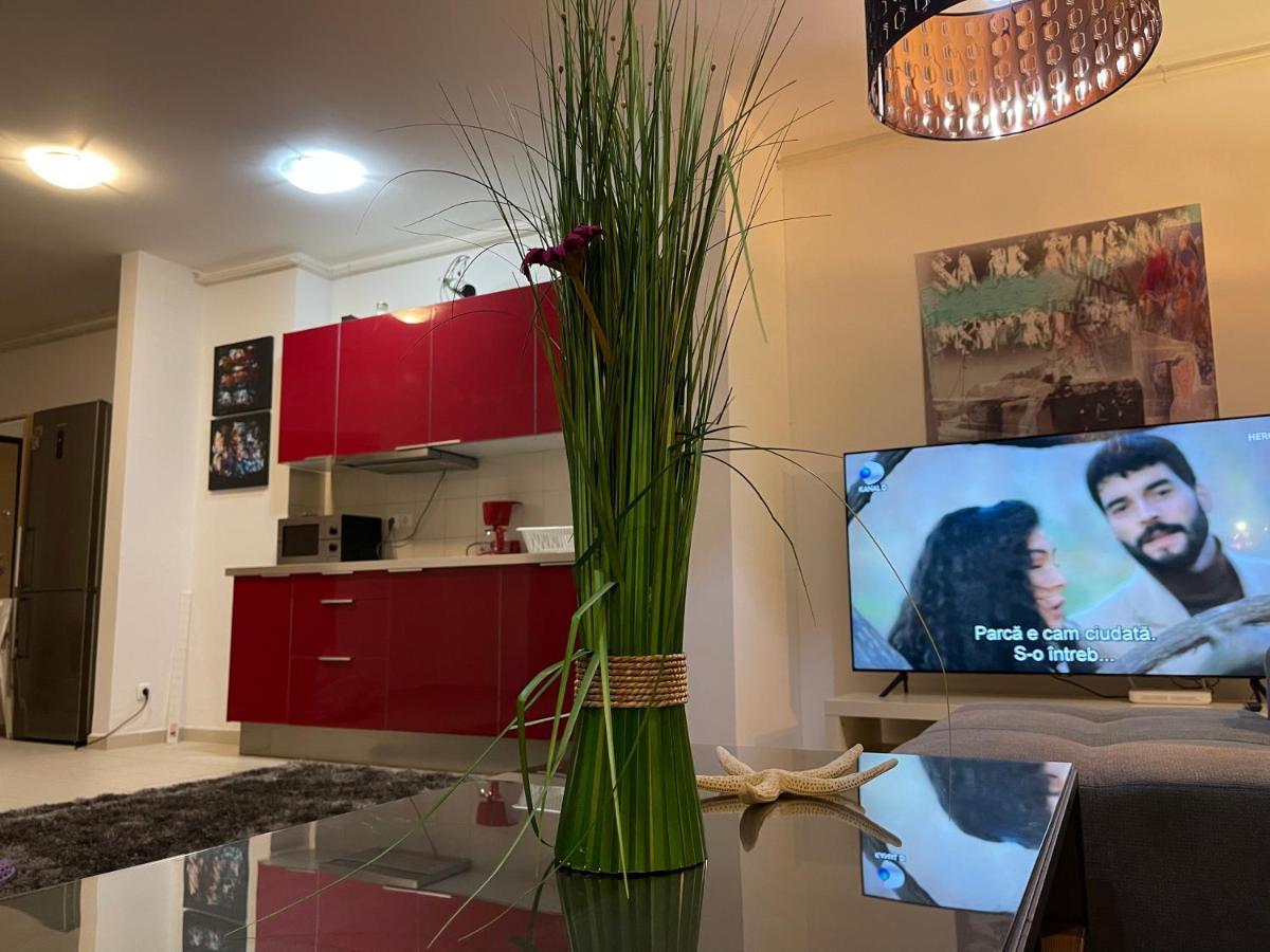 Apartment Happiness By Nicole Jutka, Visual Artist Olimp Eksteriør bilde