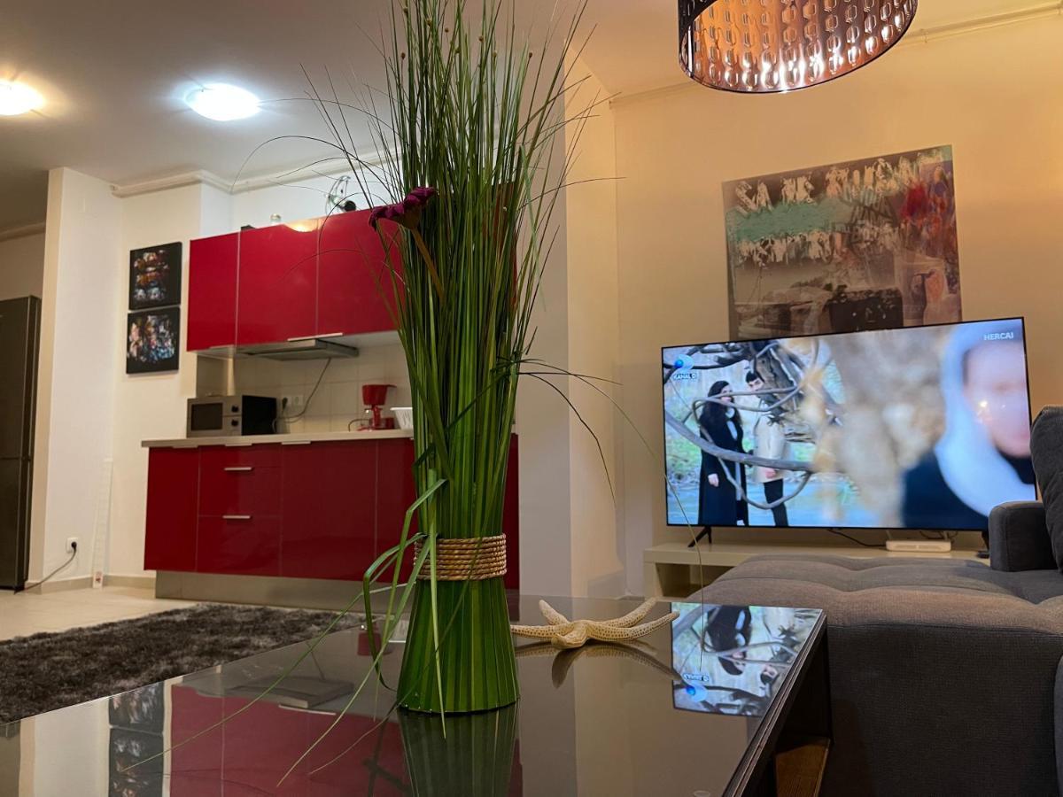 Apartment Happiness By Nicole Jutka, Visual Artist Olimp Eksteriør bilde