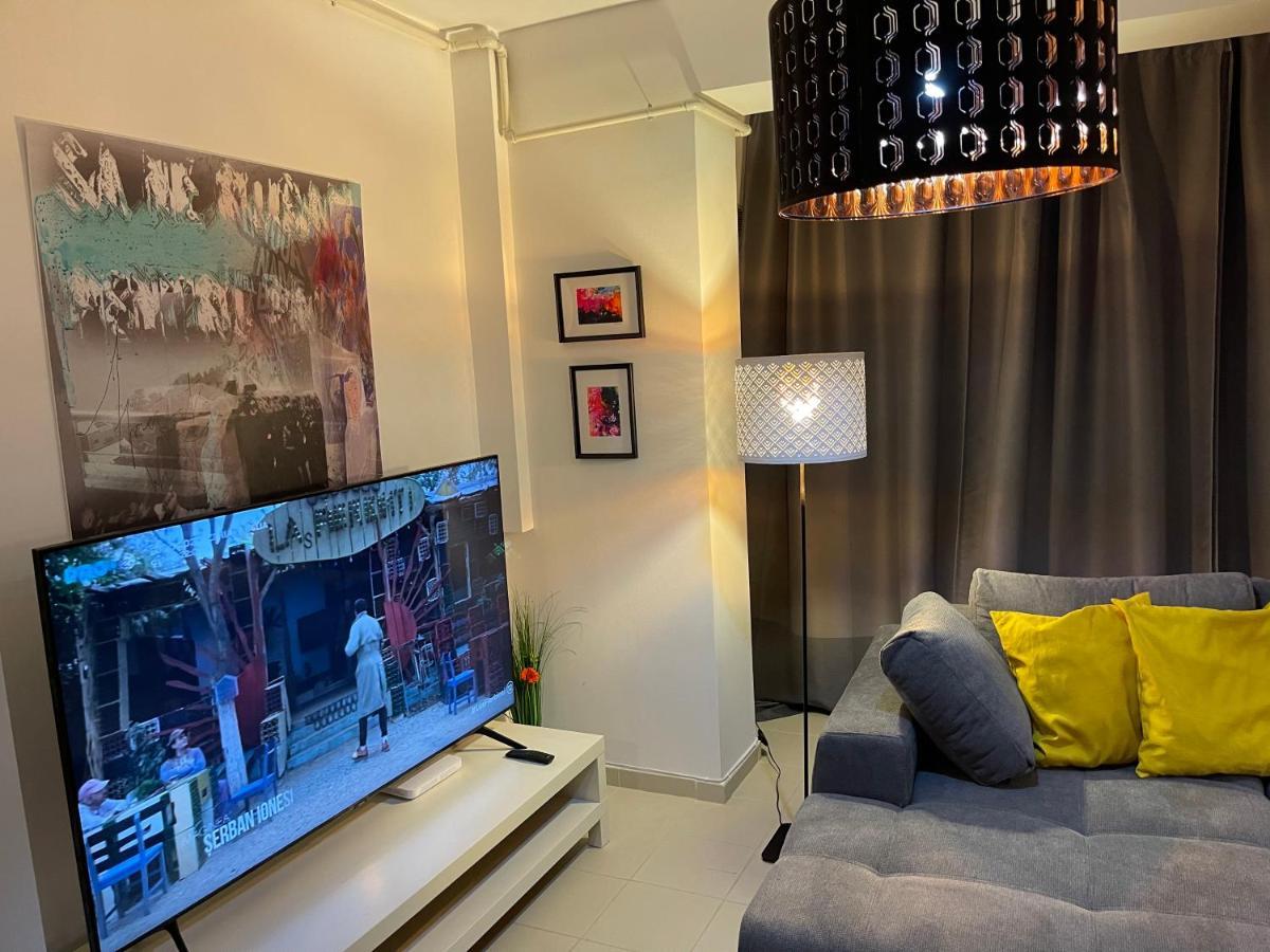Apartment Happiness By Nicole Jutka, Visual Artist Olimp Eksteriør bilde