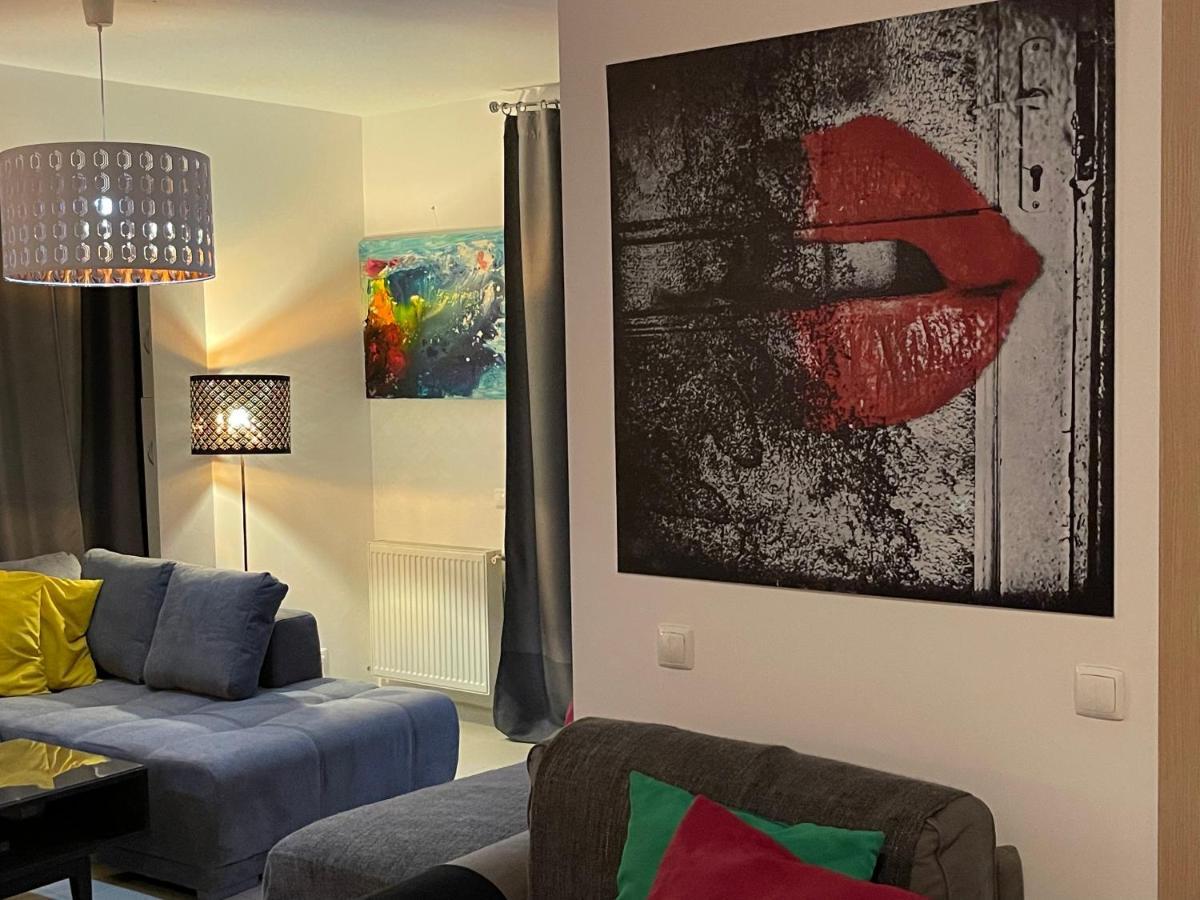 Apartment Happiness By Nicole Jutka, Visual Artist Olimp Eksteriør bilde