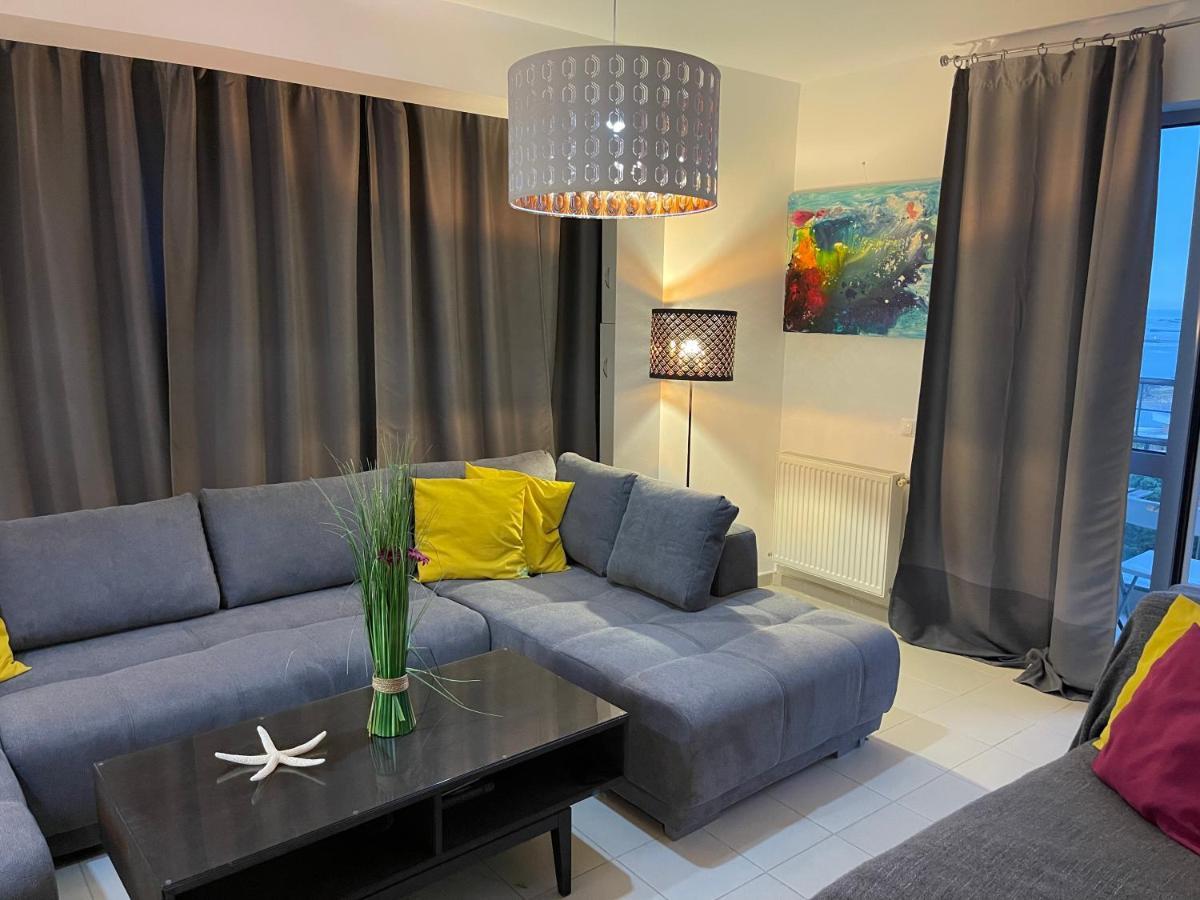 Apartment Happiness By Nicole Jutka, Visual Artist Olimp Eksteriør bilde
